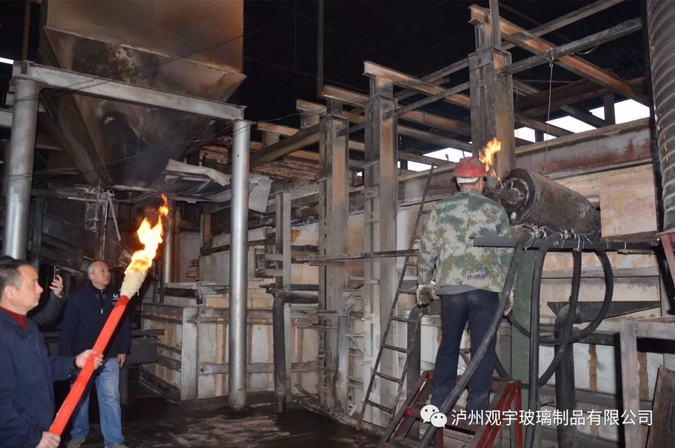 泸州玻璃酒瓶.png 泸州玻璃酒瓶.png